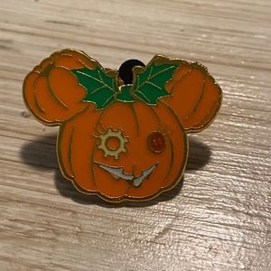 Disney parks Hong Kong Minnie Mouse Pumpkin Jack o Lantern 2018 halloween